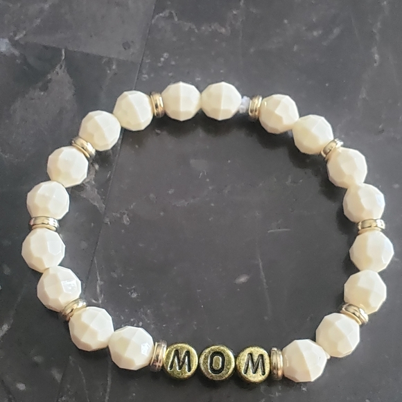 Mom Bead Bracelet - Picture 1 of 4